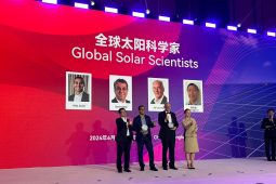 Ad van Wijk receives Global Solar Leaders Award
